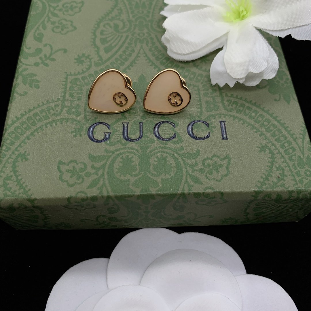 G design Love Earrings