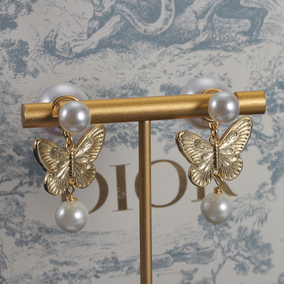 D designPearl Butterfly Earrings