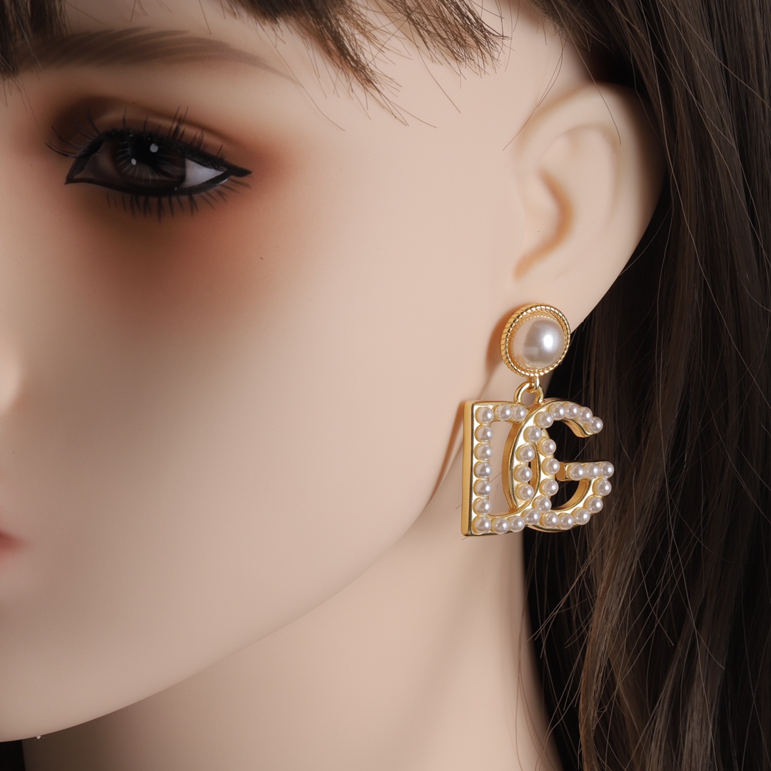DG pearl earrings