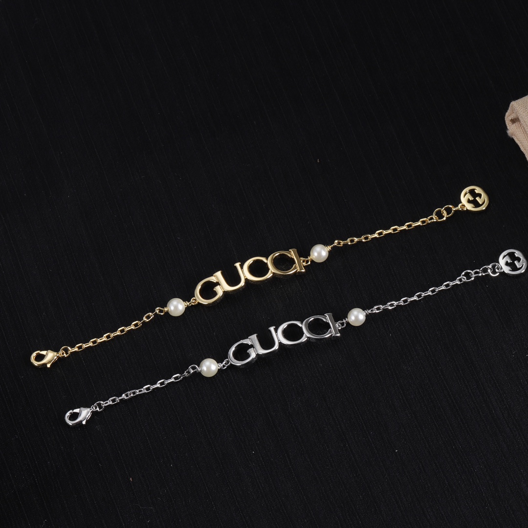 G design pearl bracelet