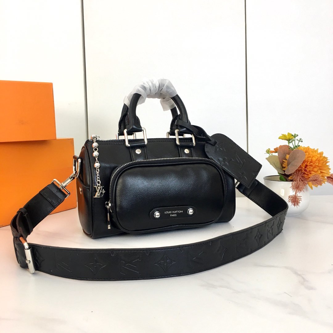 L Design Keepall Bandouli猫re 25 Women's Handbag