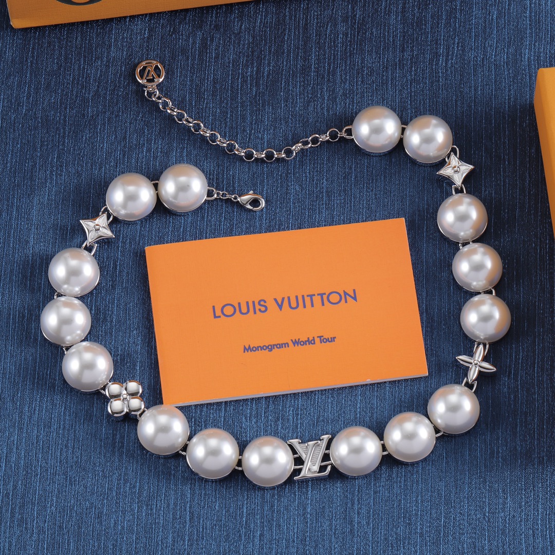 L designpearl necklace