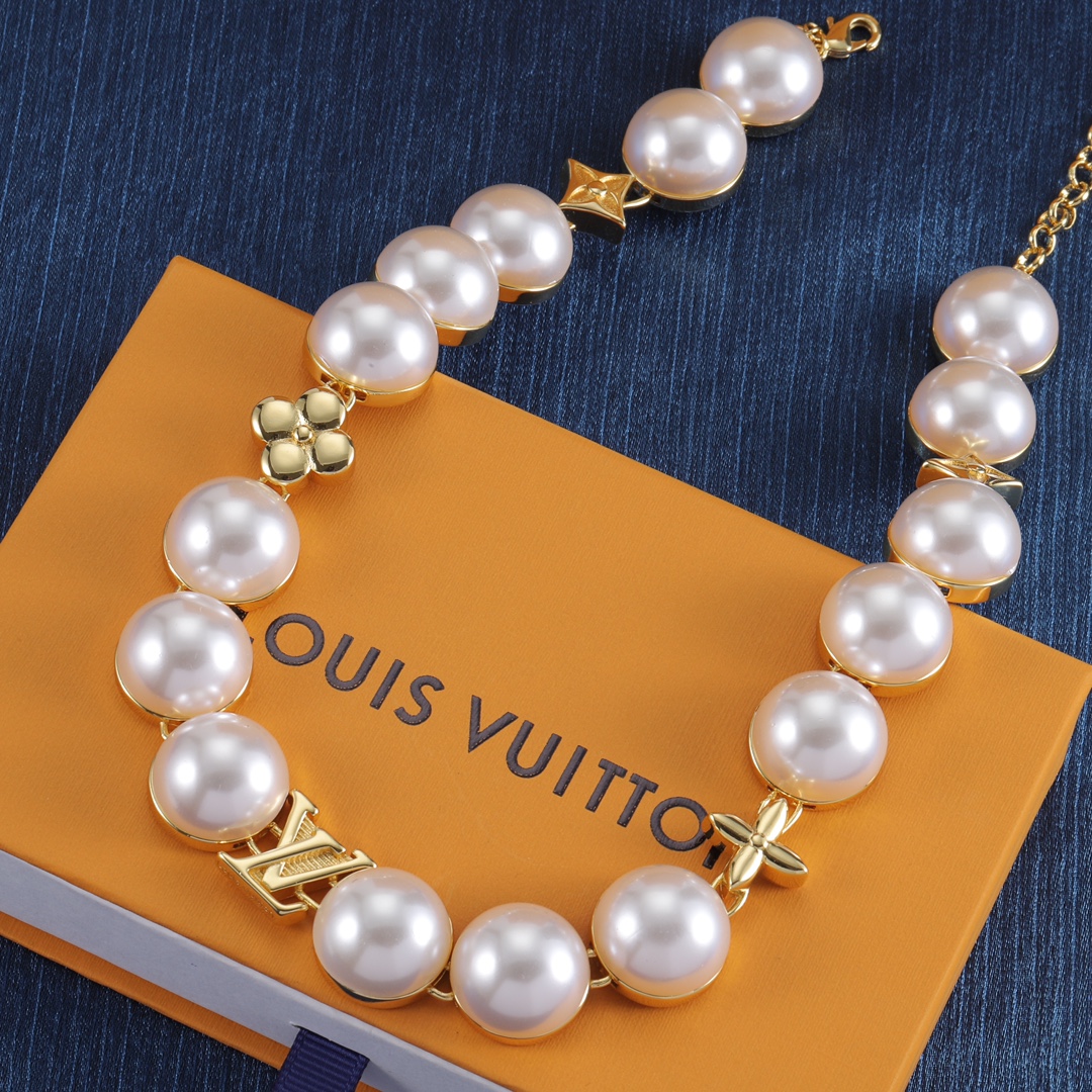 L designpearl necklace