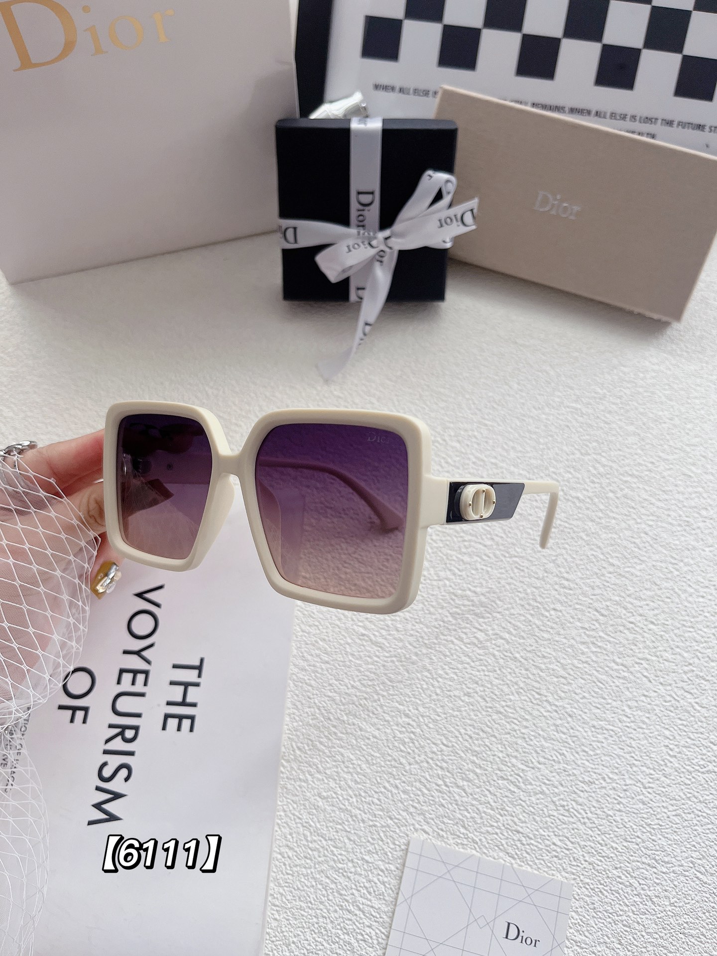 D logo fashion sunglasses