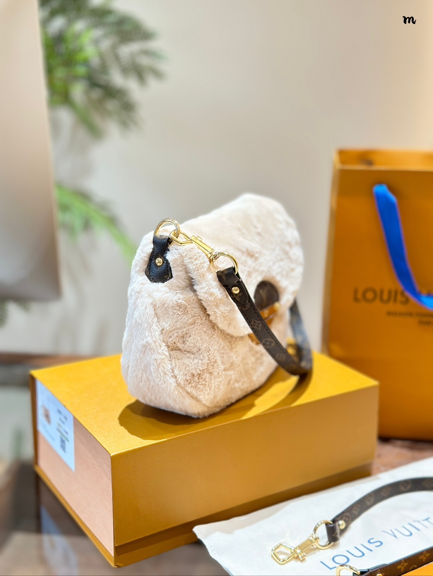 L design new ski series furry handbag