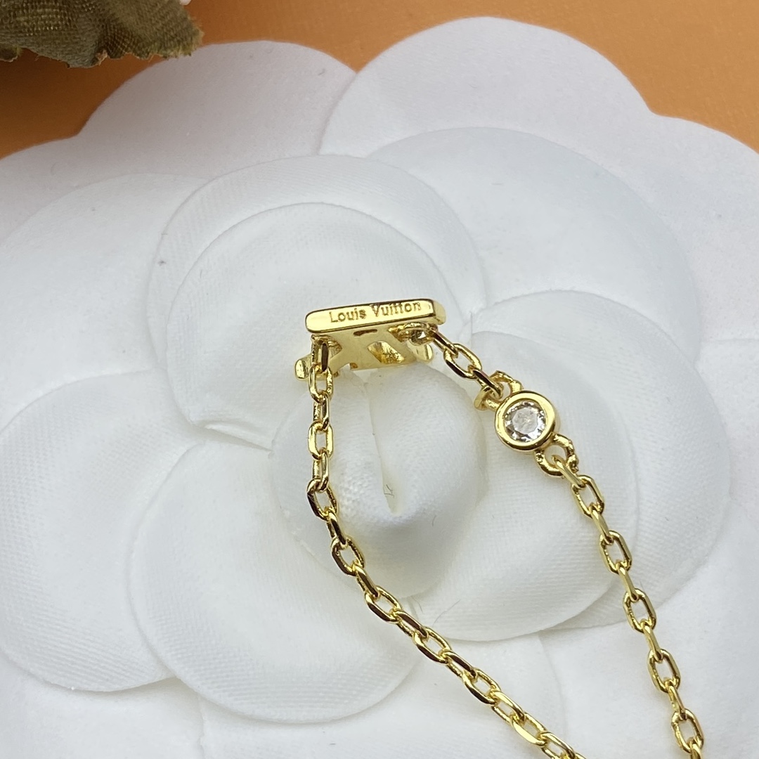 L design  Classic Necklace