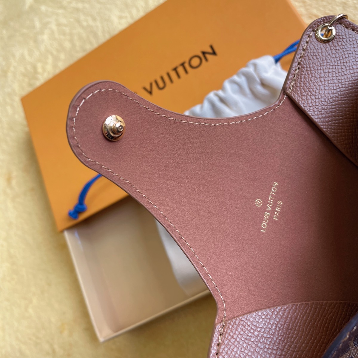 L design  new glasses case