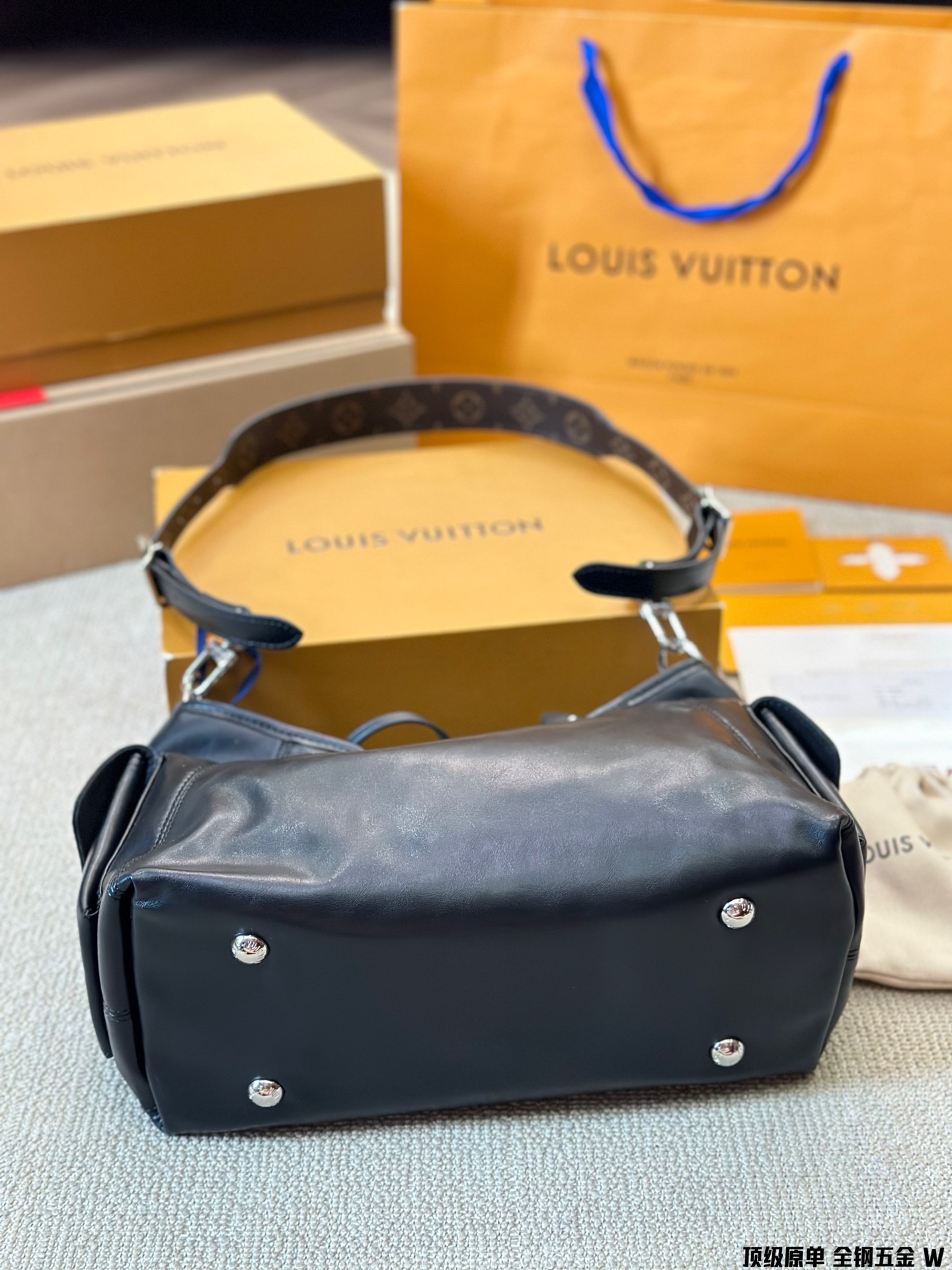 L Design New Carryall Cargo Handbag Cowhide made of