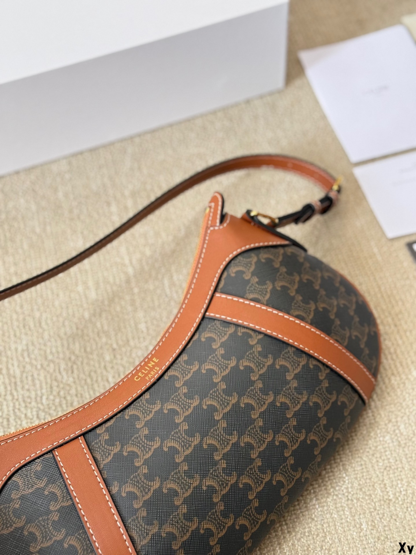 C Design's latest niche printed striped HOBO handbag