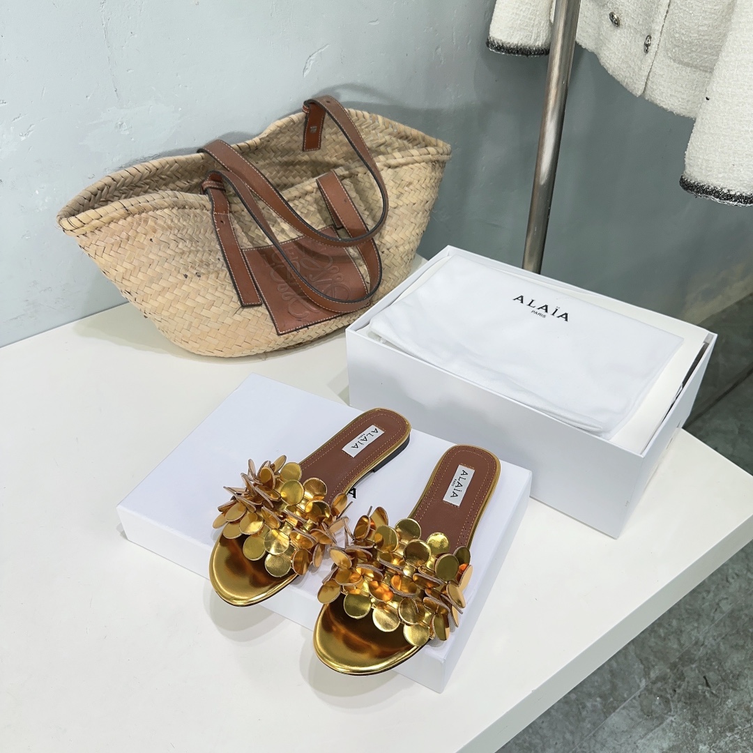 Alaia 2024 new round flower embellished flat sandals