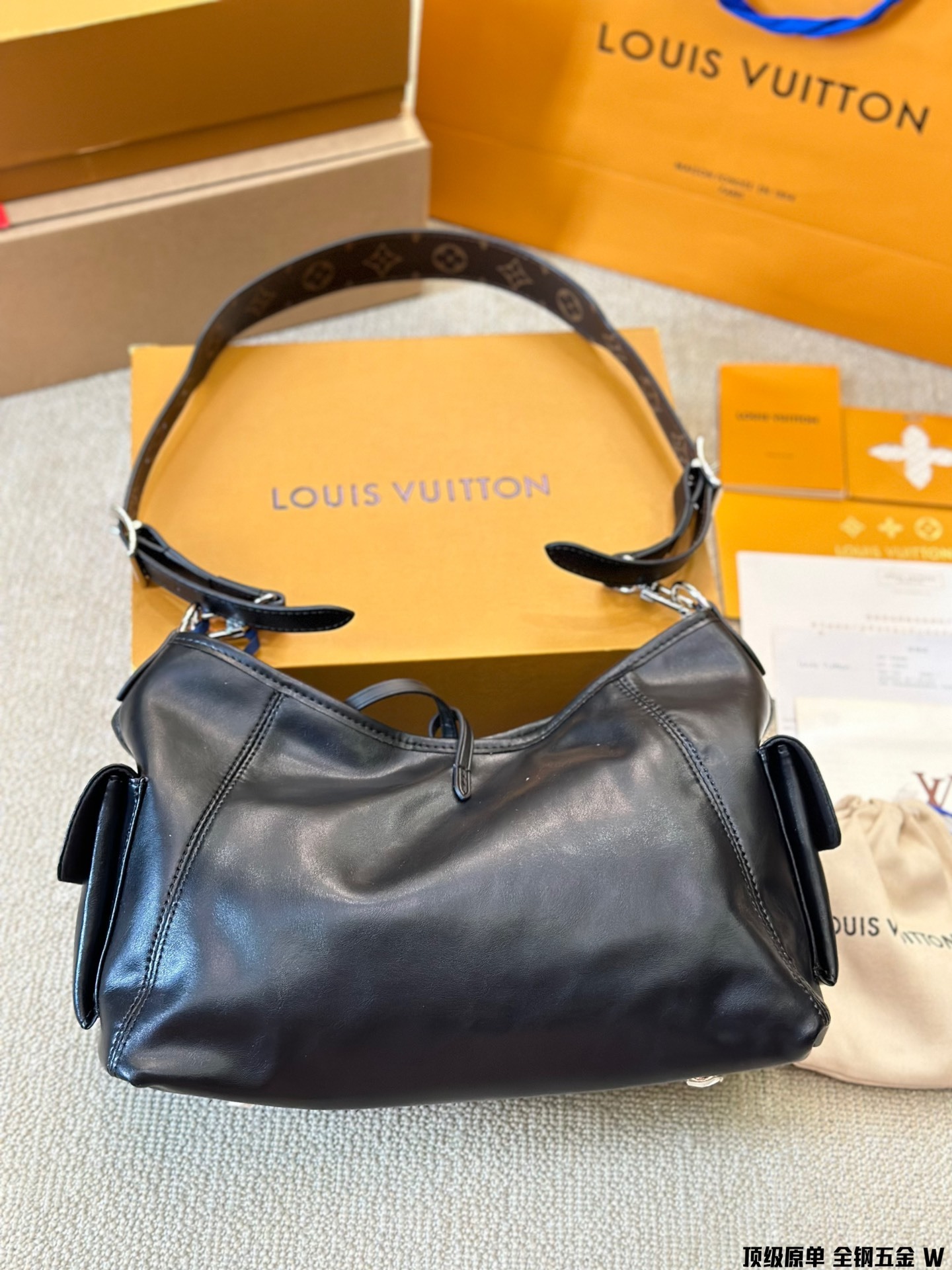 L design new CarrvAll Dark medium handbag