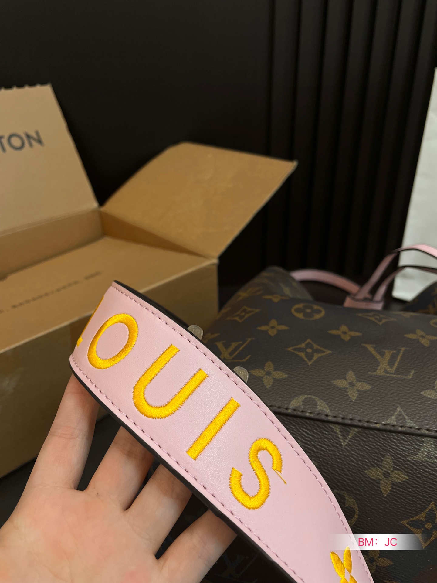 L design  NEONOE bucket leather bag