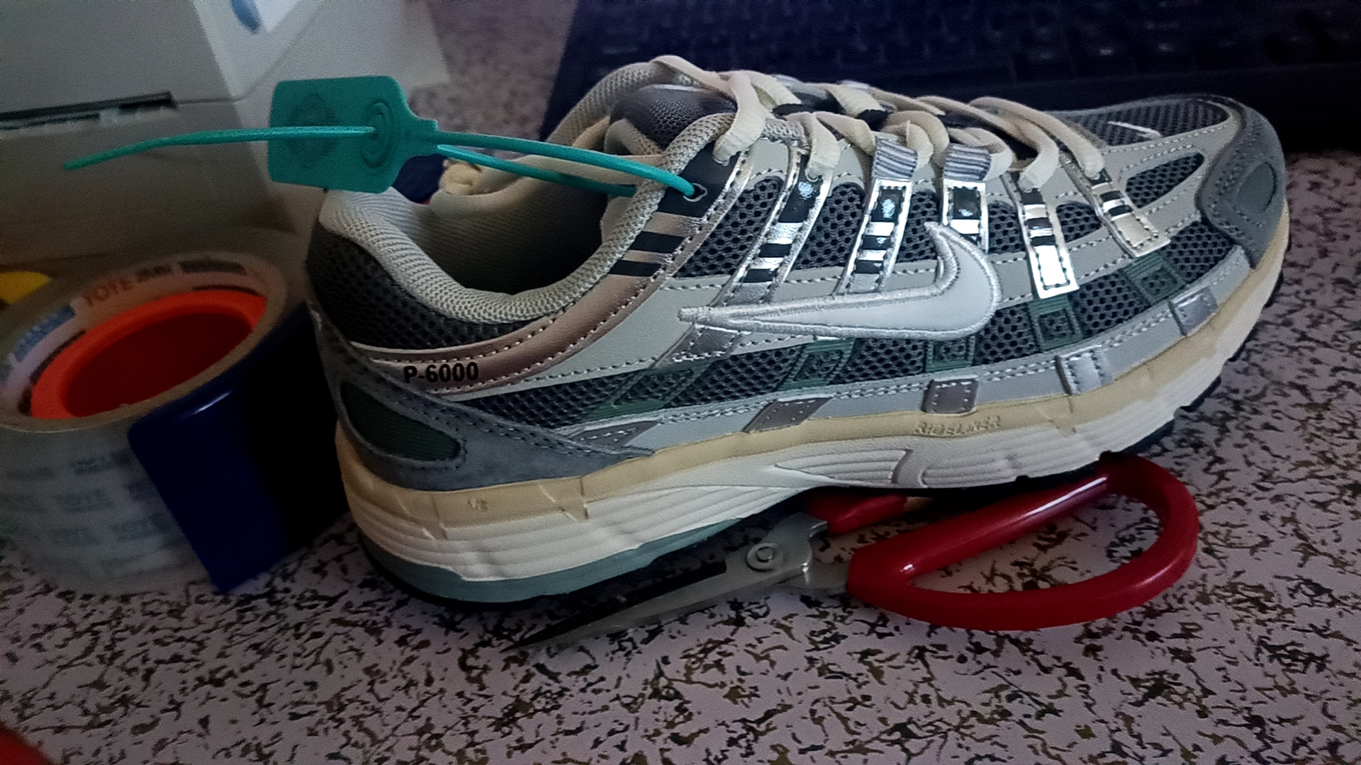 N logo P600 sneakers