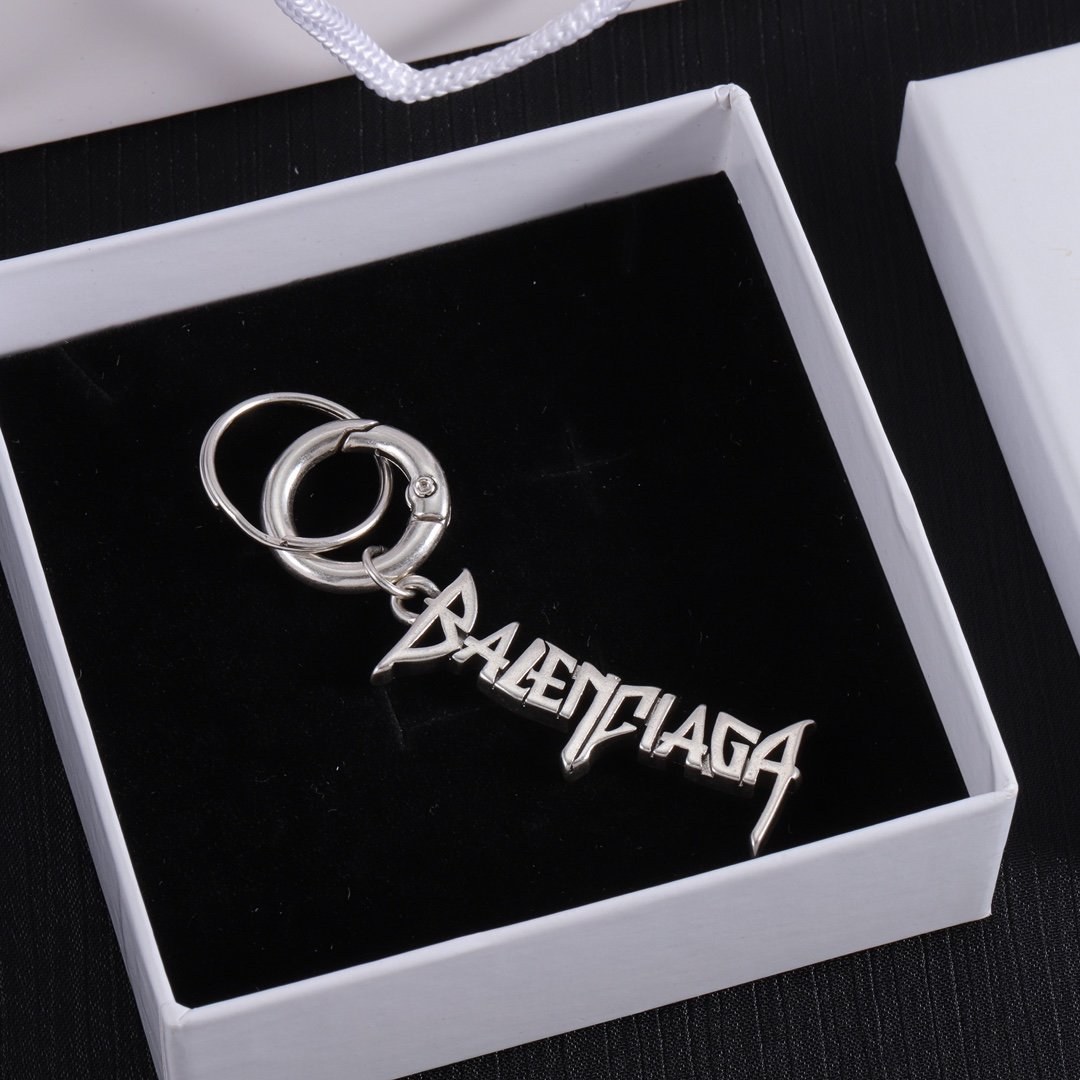 B design  Fashion Letter Keychain