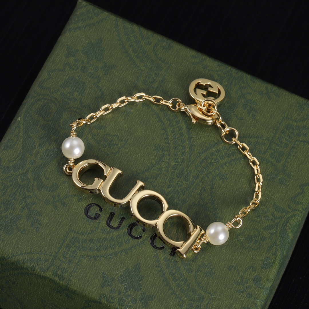 G design pearl bracelet