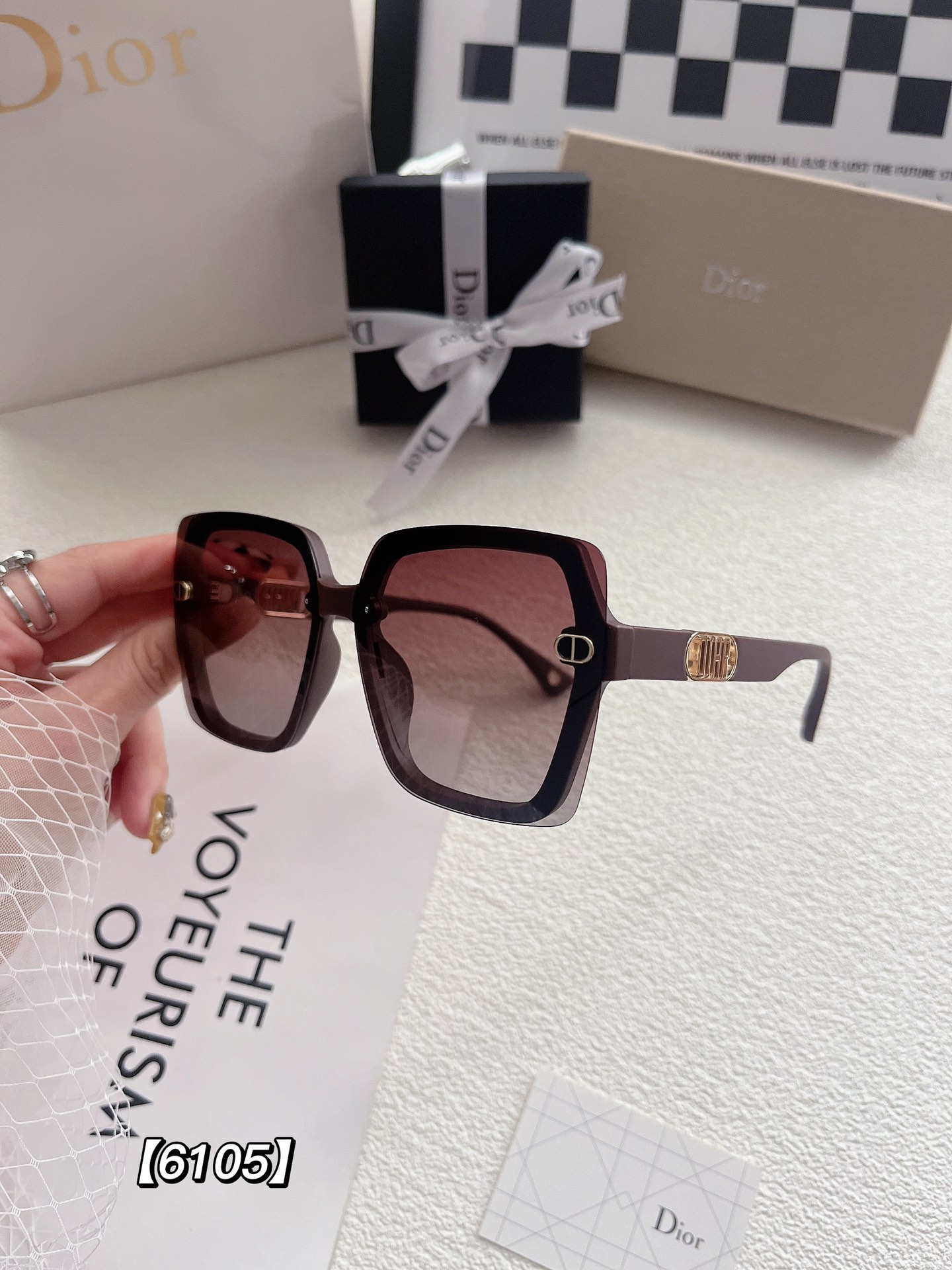D logo women fashion sunglasses