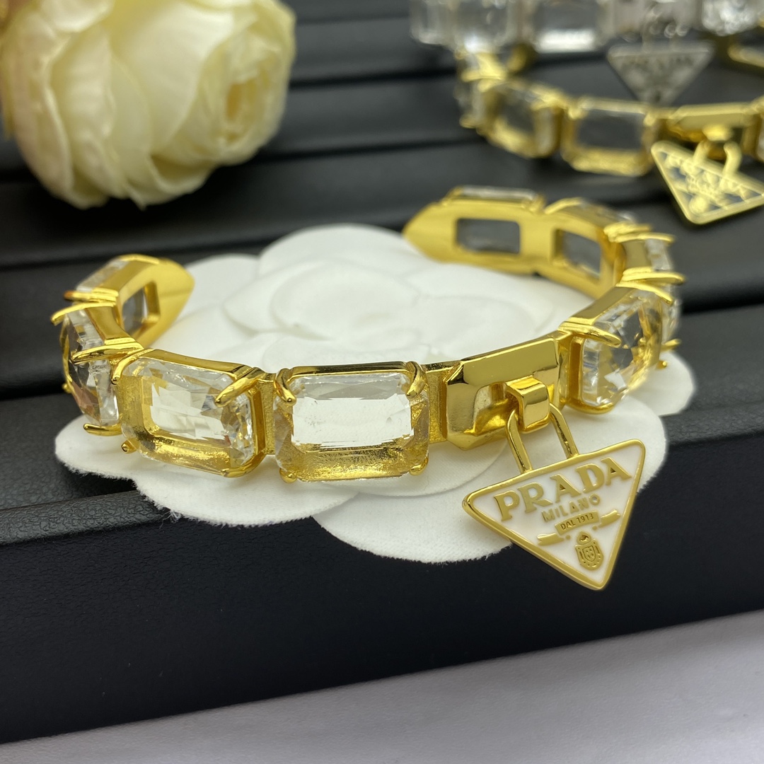 P design new metal bracelet