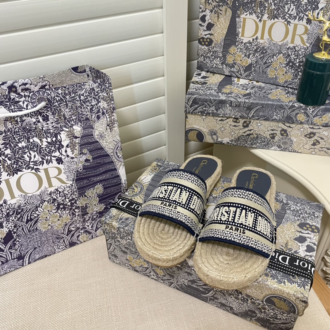 D designnew spring and summer embroidered fisherman flip flops