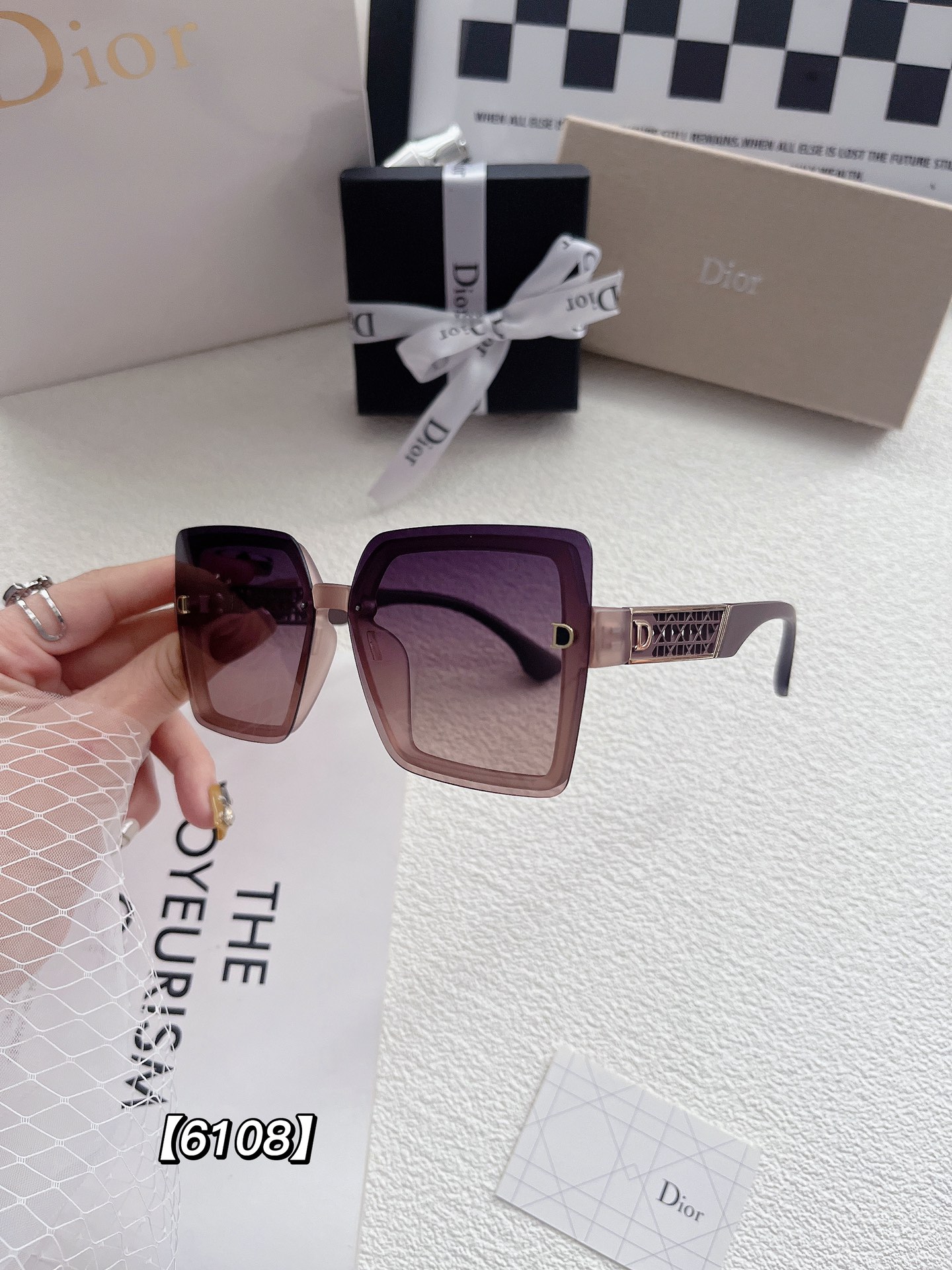 D logo women fashion sunglasses