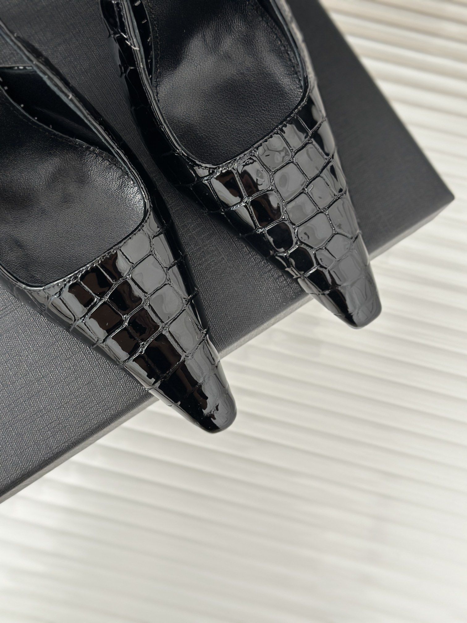 Saint Lauren*Y style 24ss new runway heeled pointed toe sandals