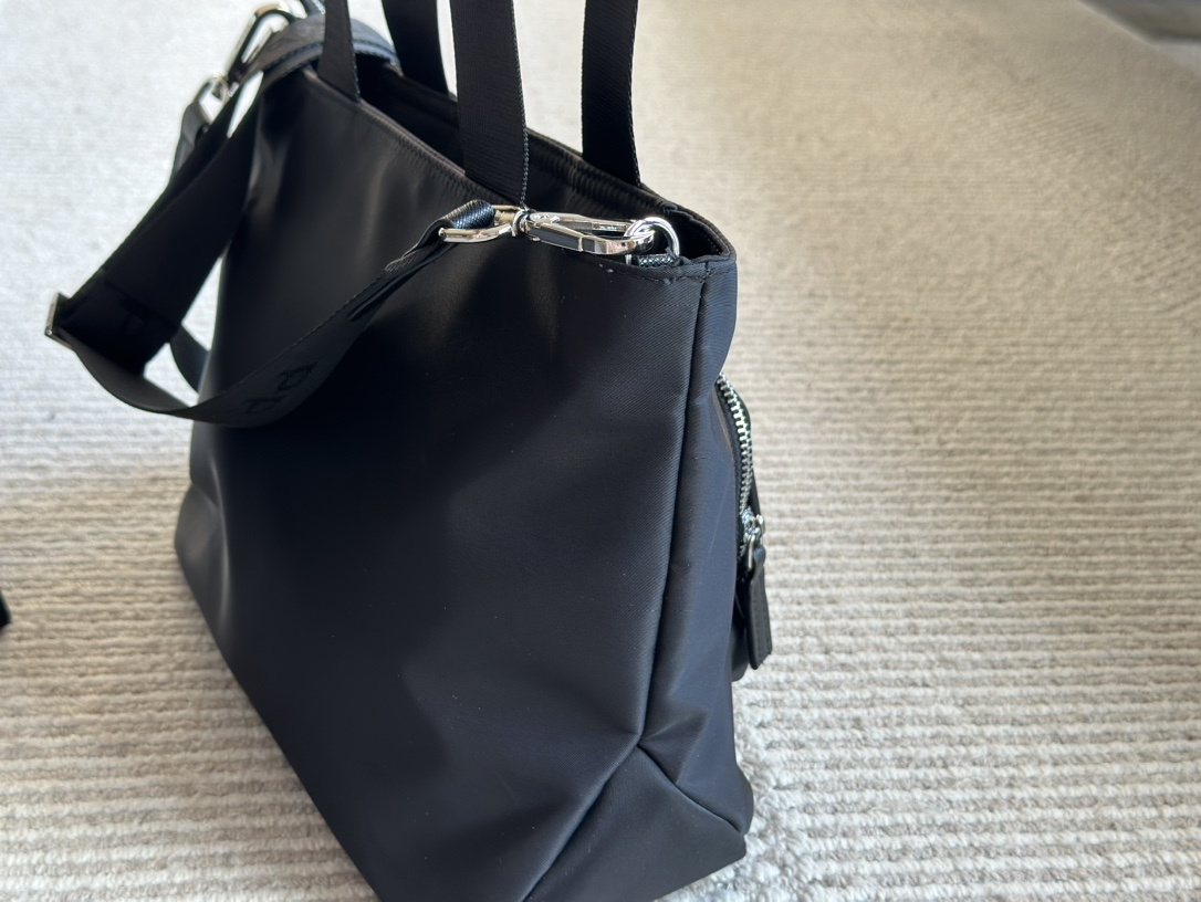 P design classic shopping bag