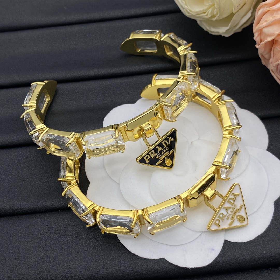 P design new metal bracelet