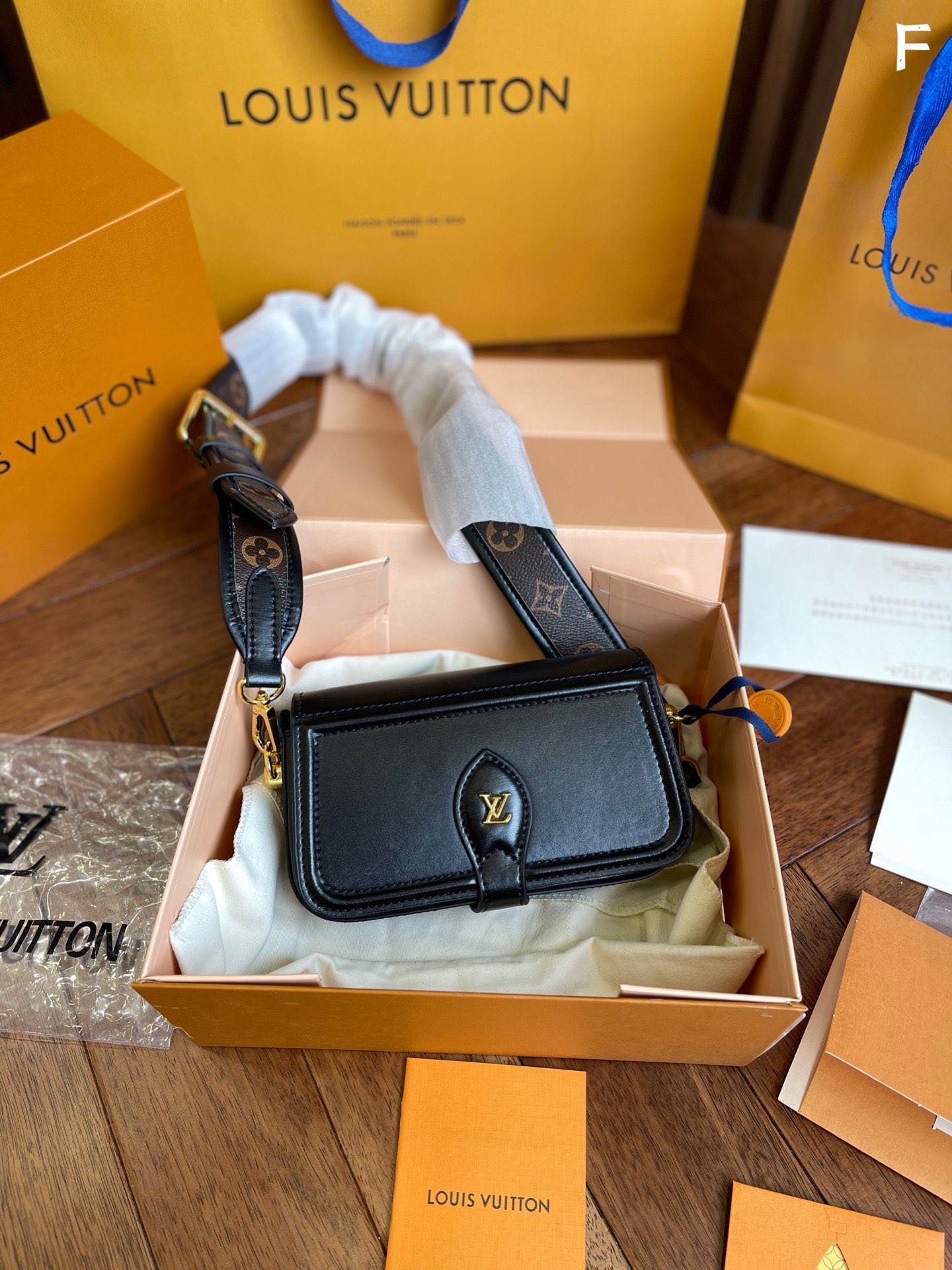 L designL design  black shoulder bags