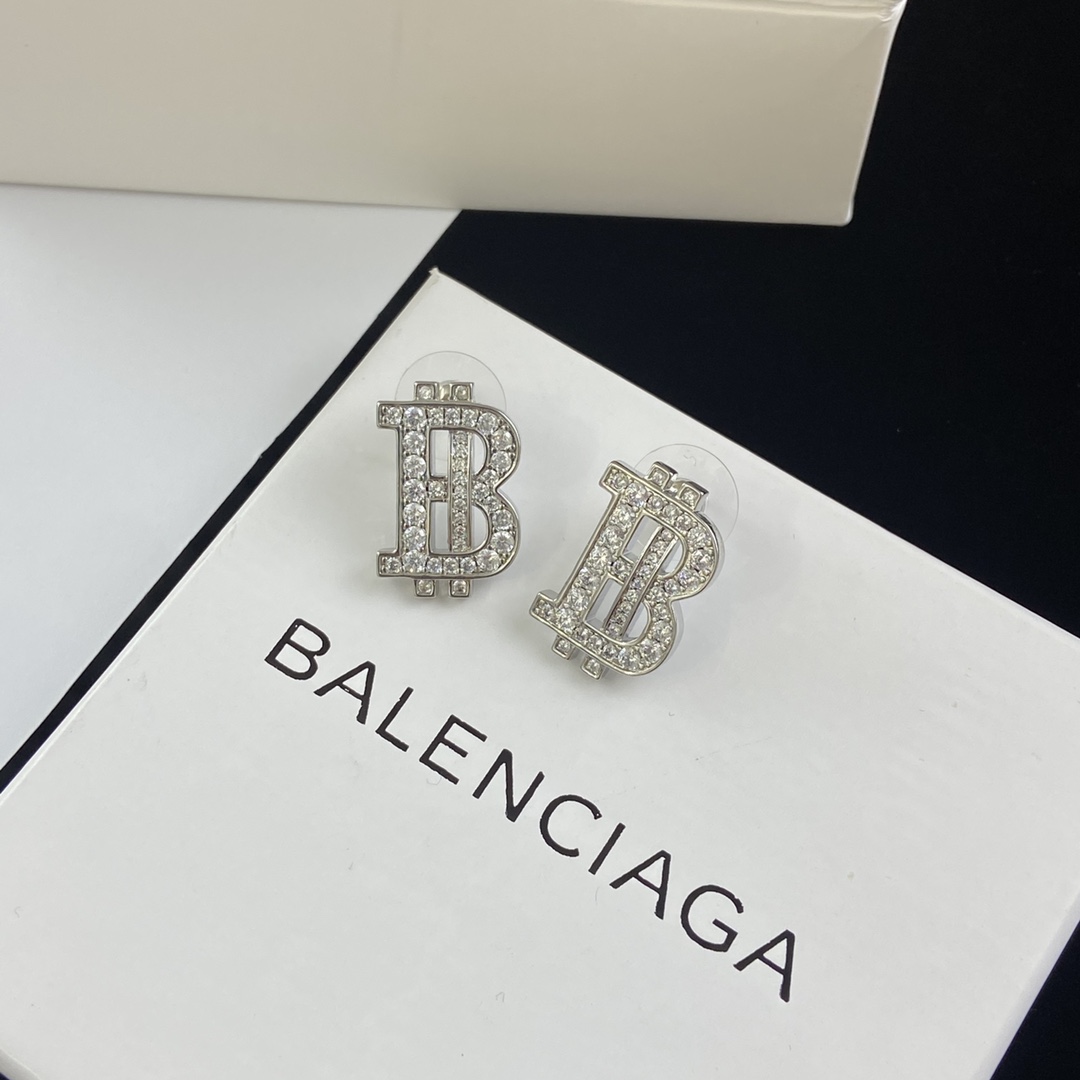 B design  fashion earrings