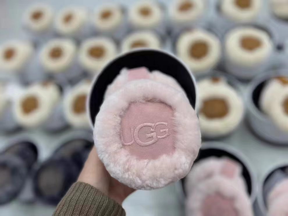 UGG New fashion Winter Plush Earmuffs Keep warm (New arrival)