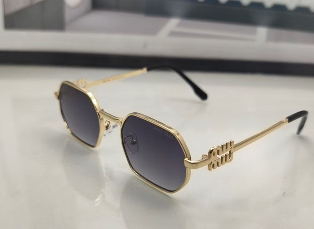M design Fashion Sunglasses 17501