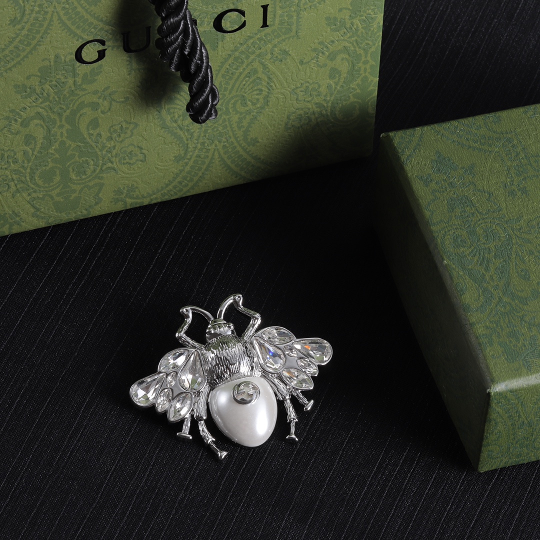 G design diamond brooch