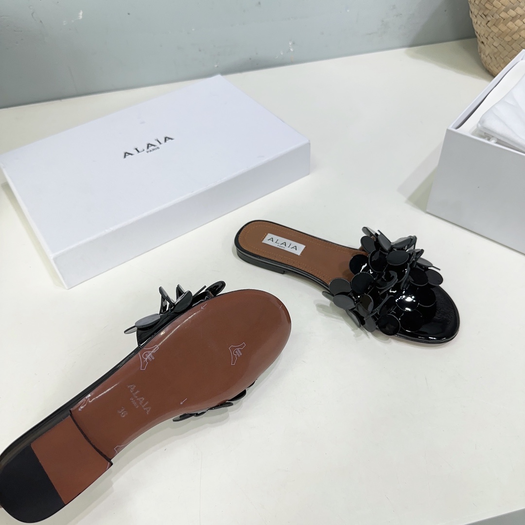 Alaia 2024 new round flower embellished flat sandals