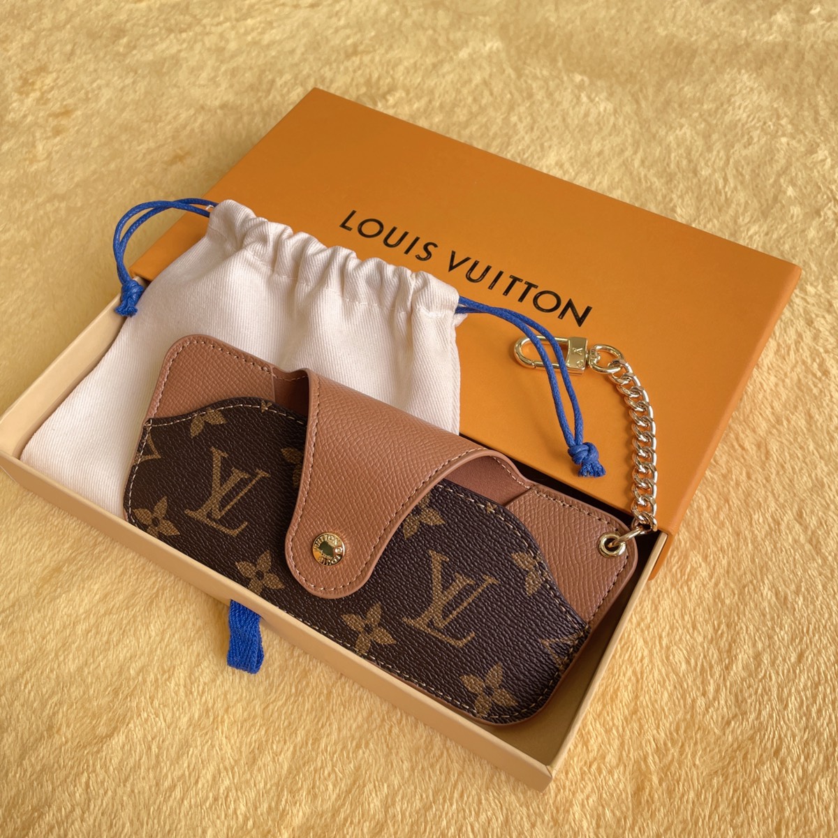 L design  new glasses case