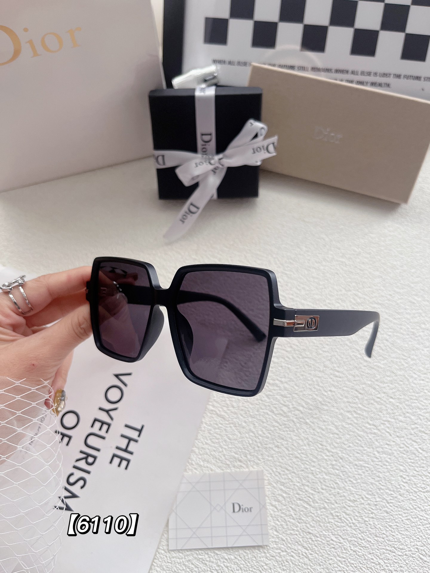 D logo fashion sunglasses