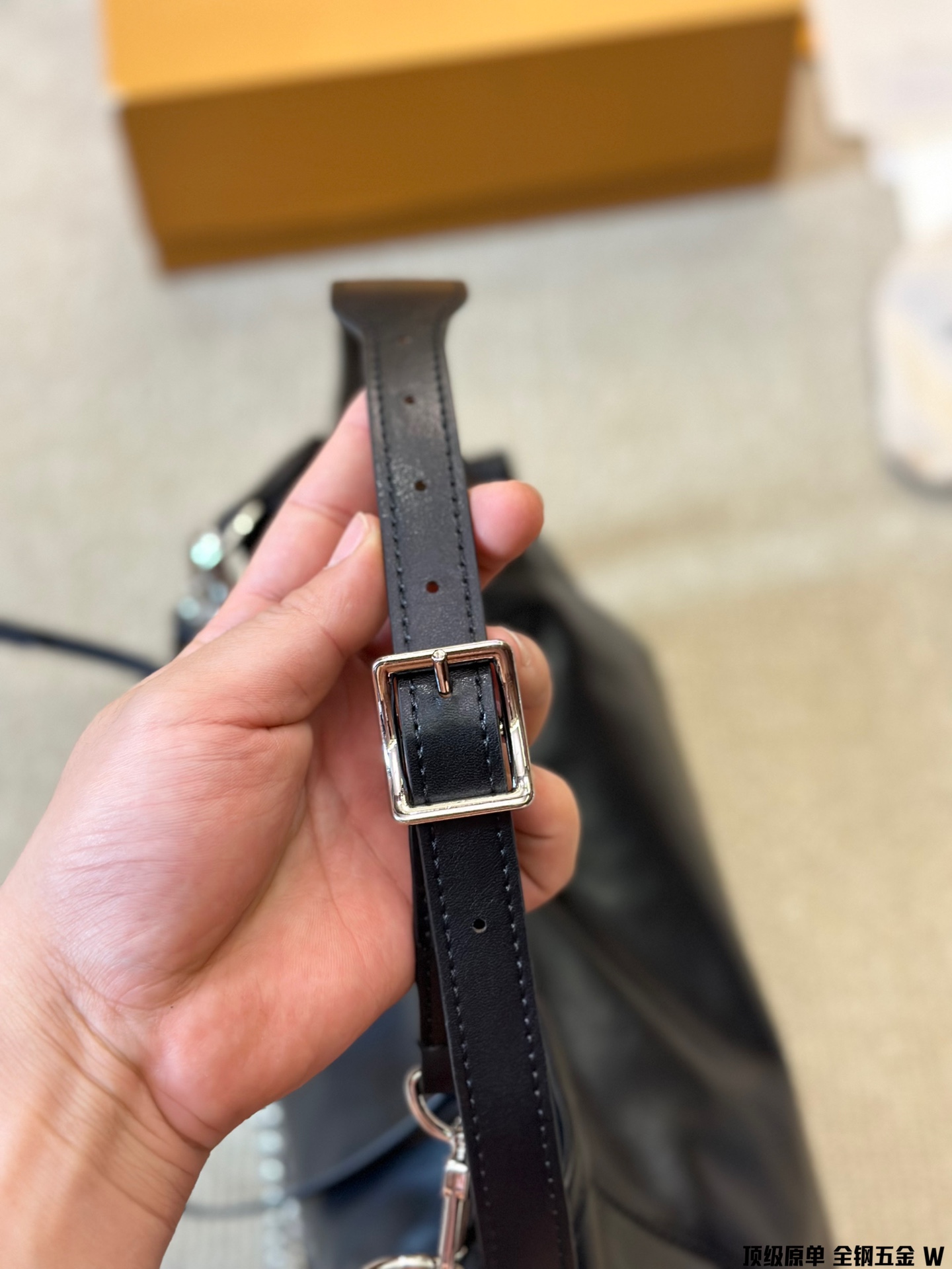 L Design New Carryall Cargo Handbag Cowhide made of