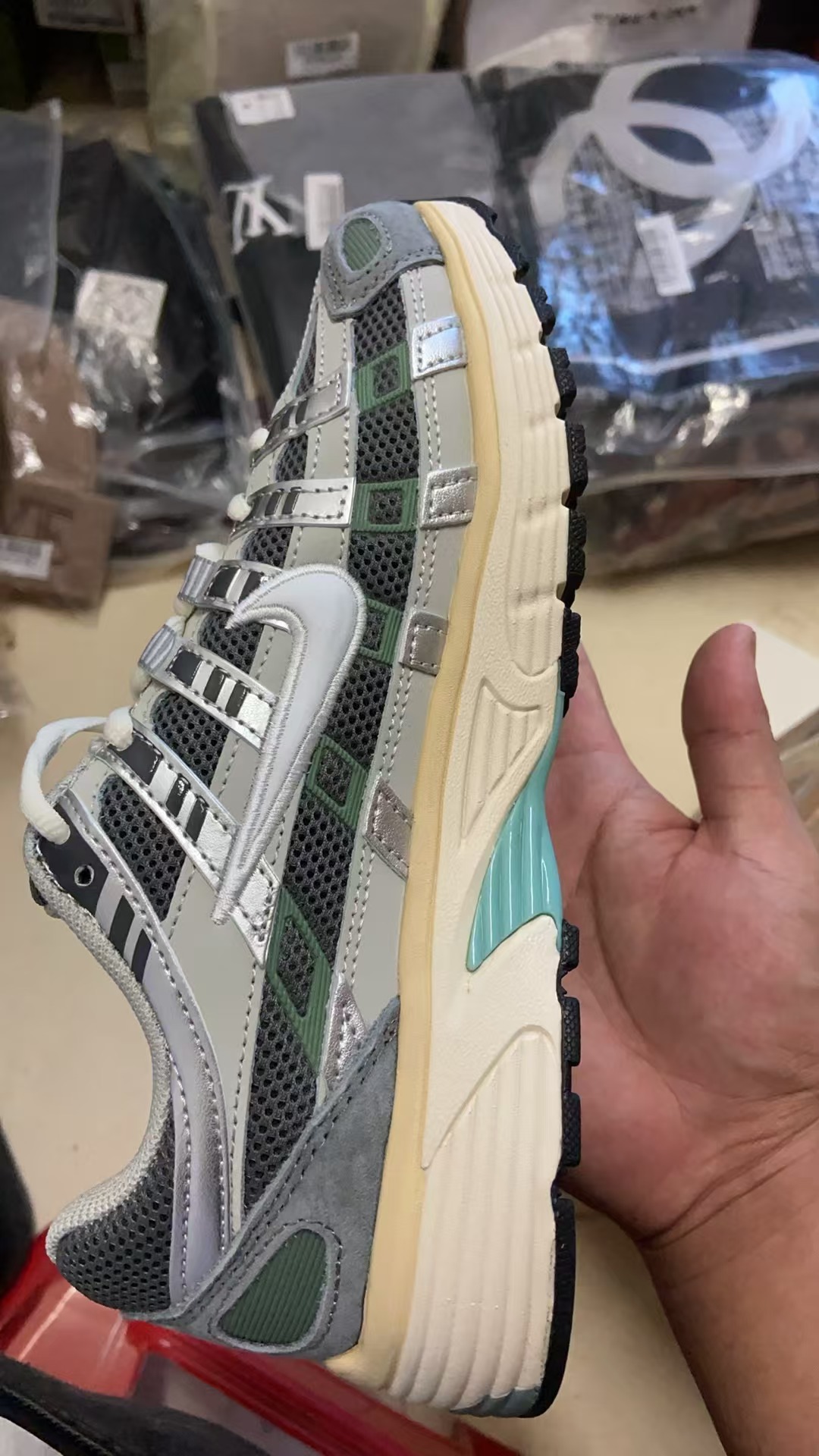 N logo P600 sneakers