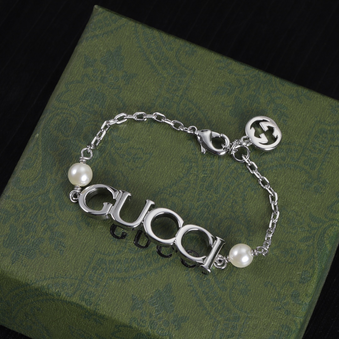 G design pearl bracelet