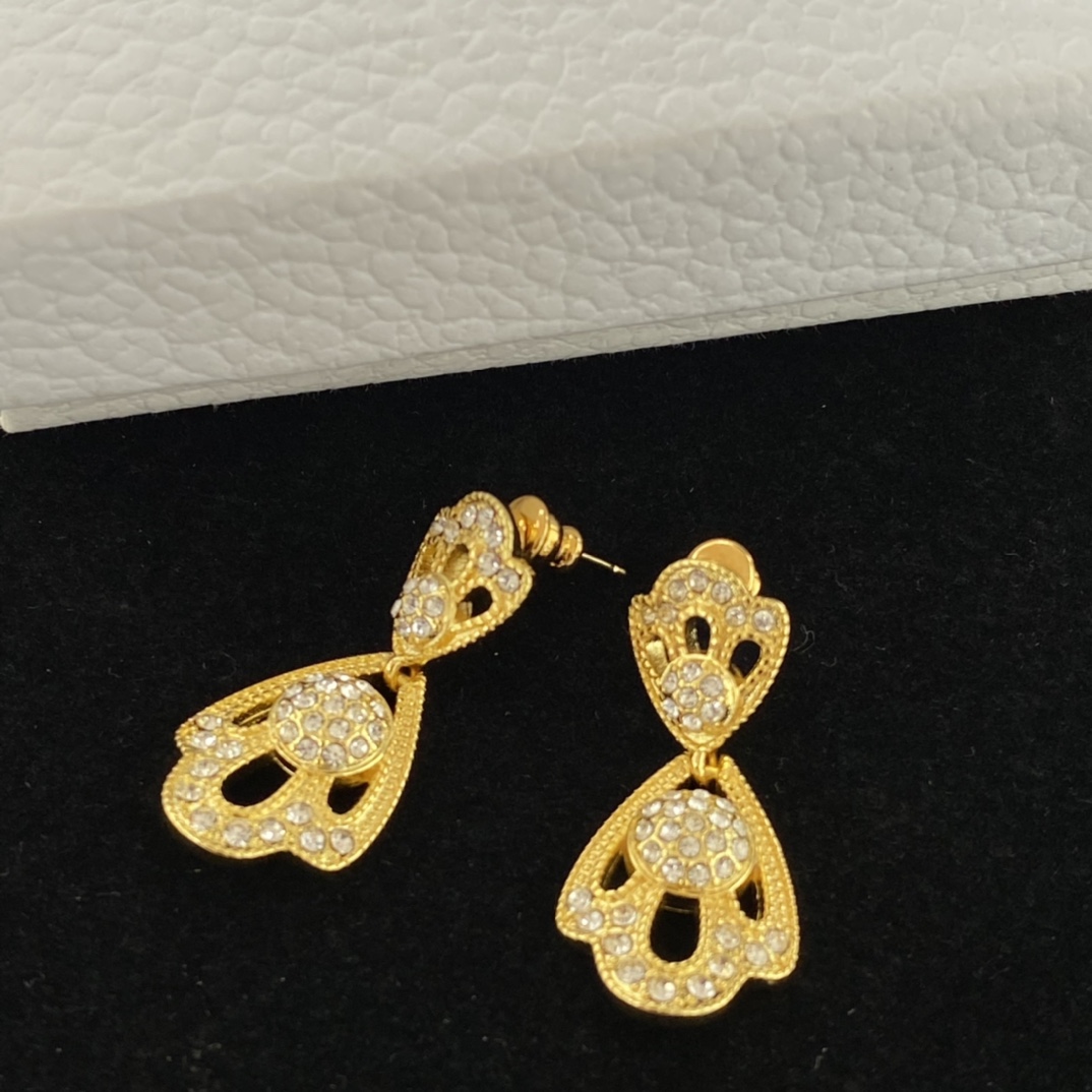 D designClassic Crown Earrings