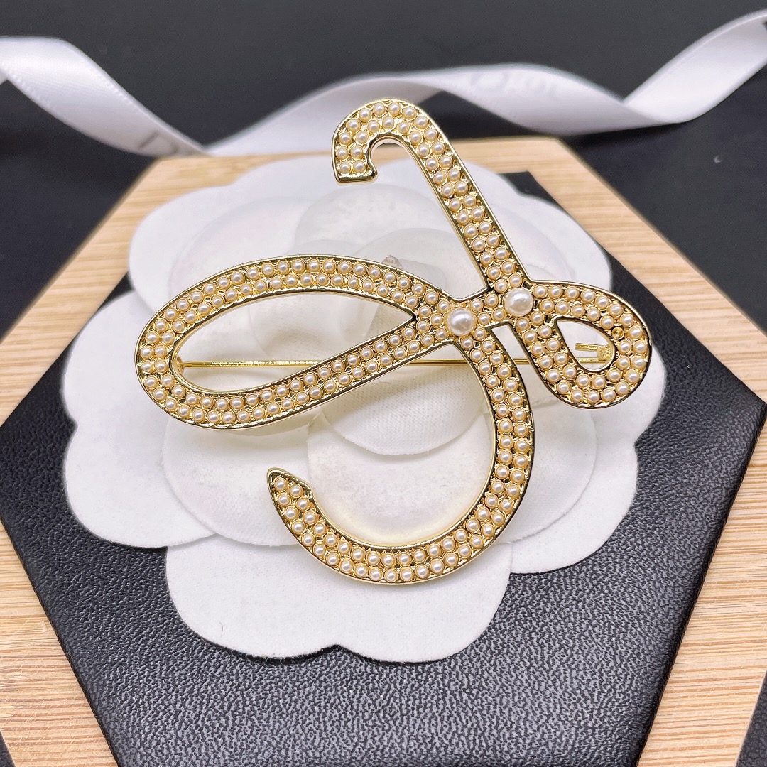 L design  Fashion Pearl Brooch