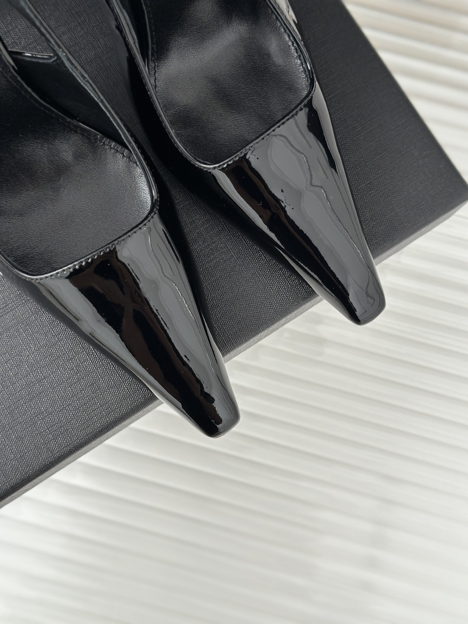 Saint Lauren*Y style 24ss new runway heeled pointed toe sandals