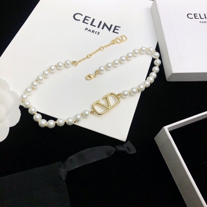 V styleMetal Logo Necklace with White Pearls