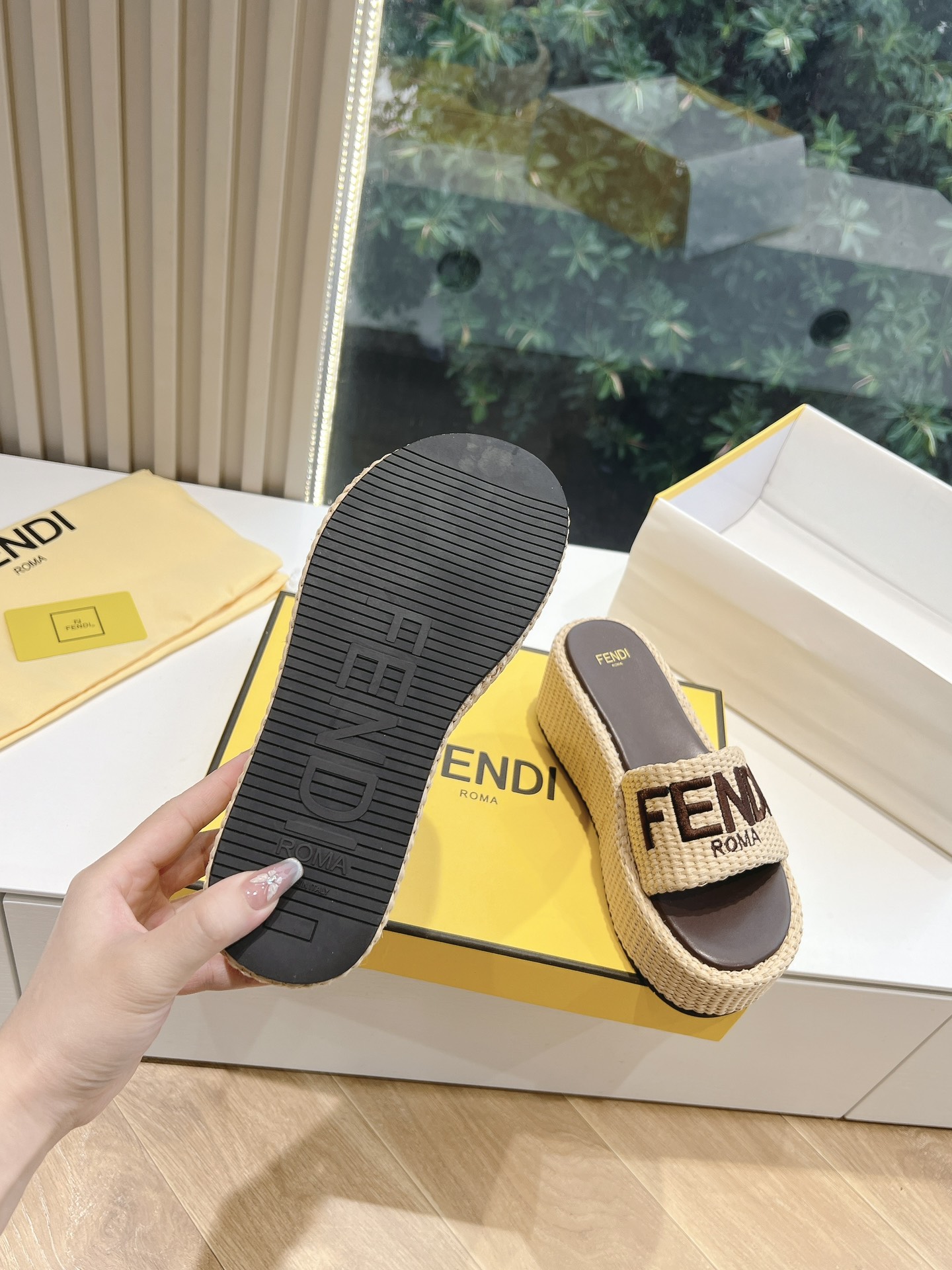 F design 's new season woven slippers