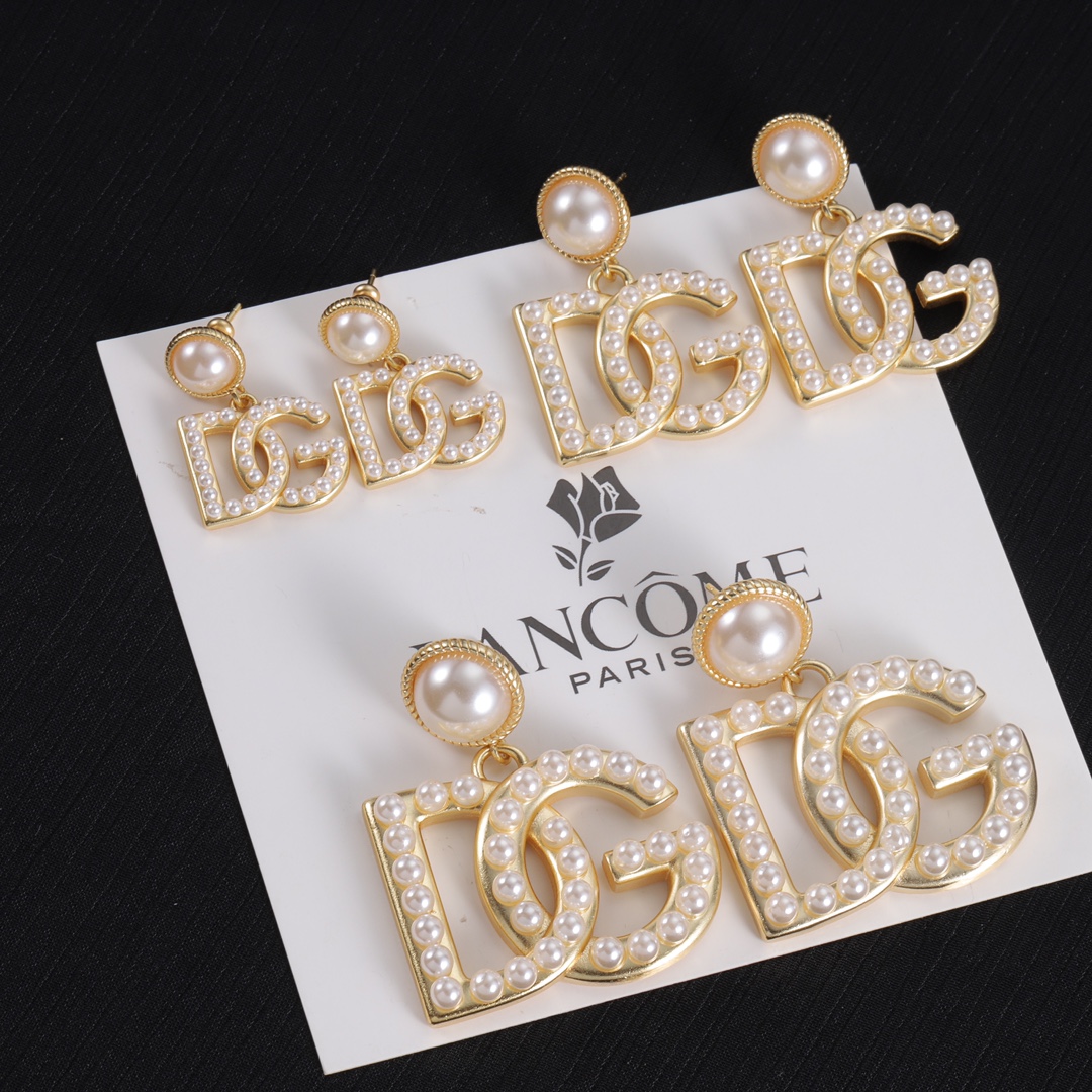 DG pearl earrings