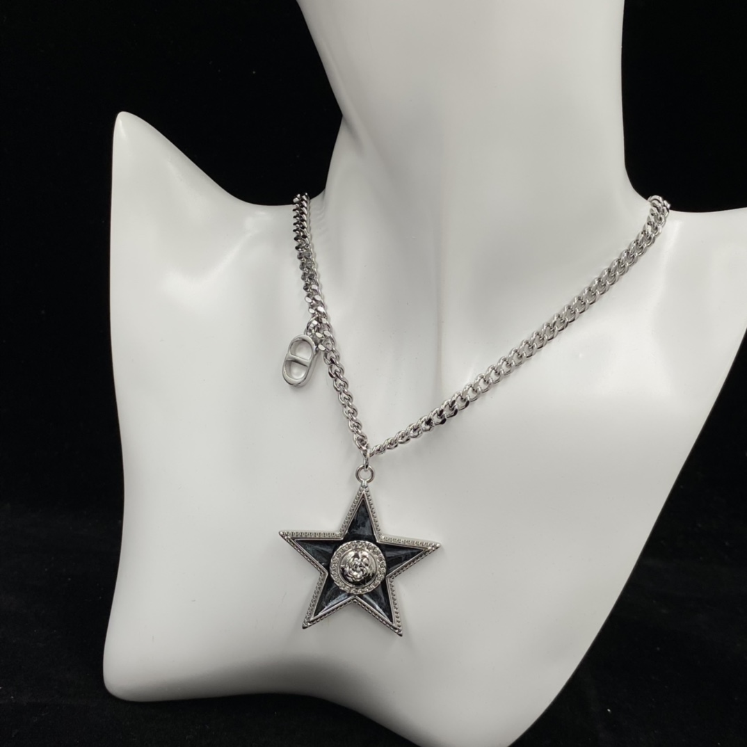 D designFashion Quagram Star Necklace