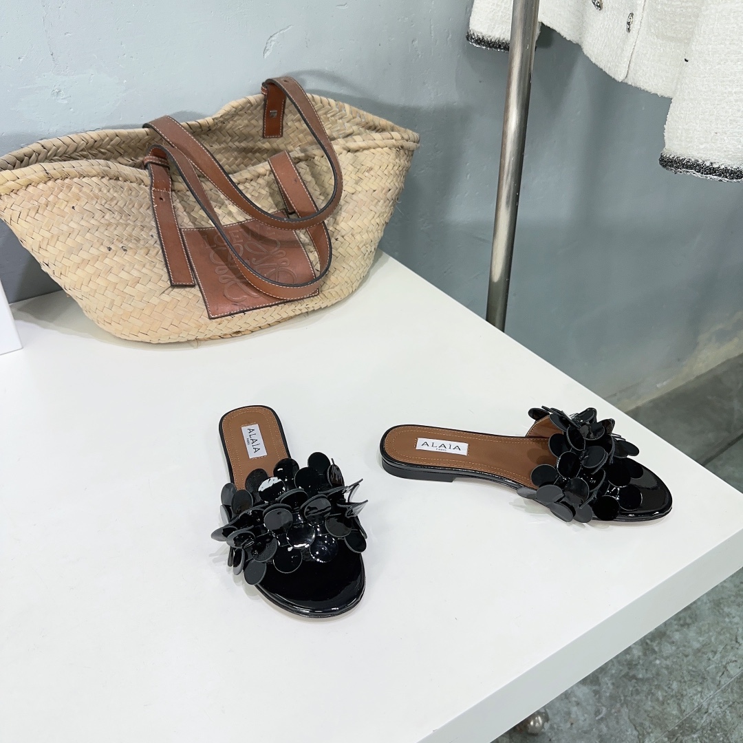Alaia 2024 new round flower embellished flat sandals