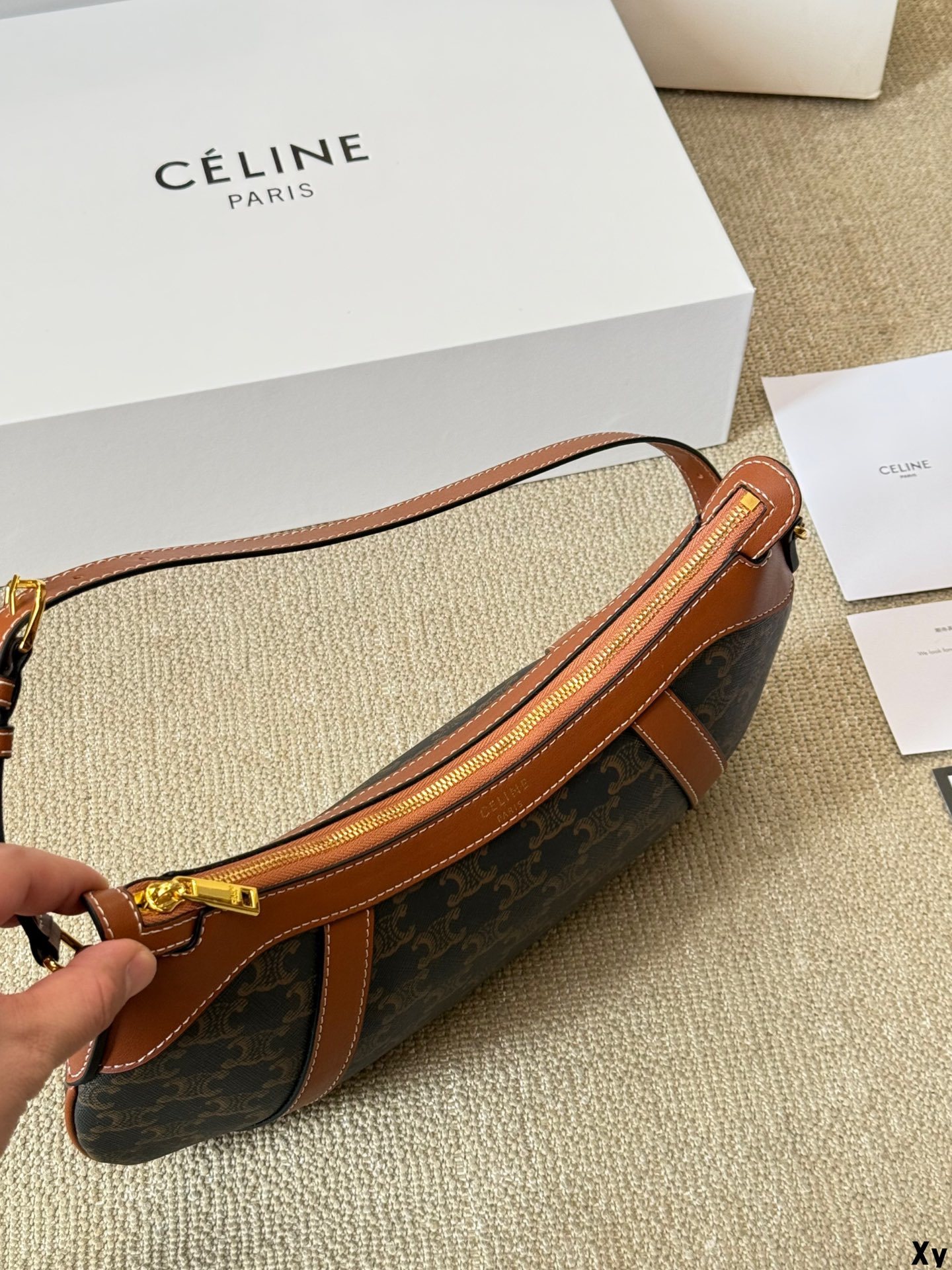 C Design's latest niche printed striped HOBO handbag