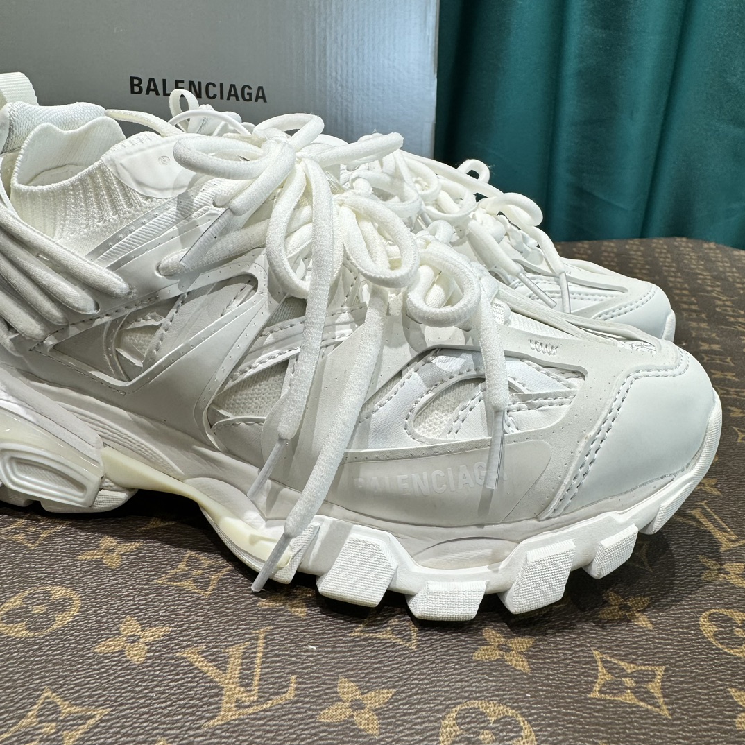 B design track 3.0 Classic stylish sports shoes