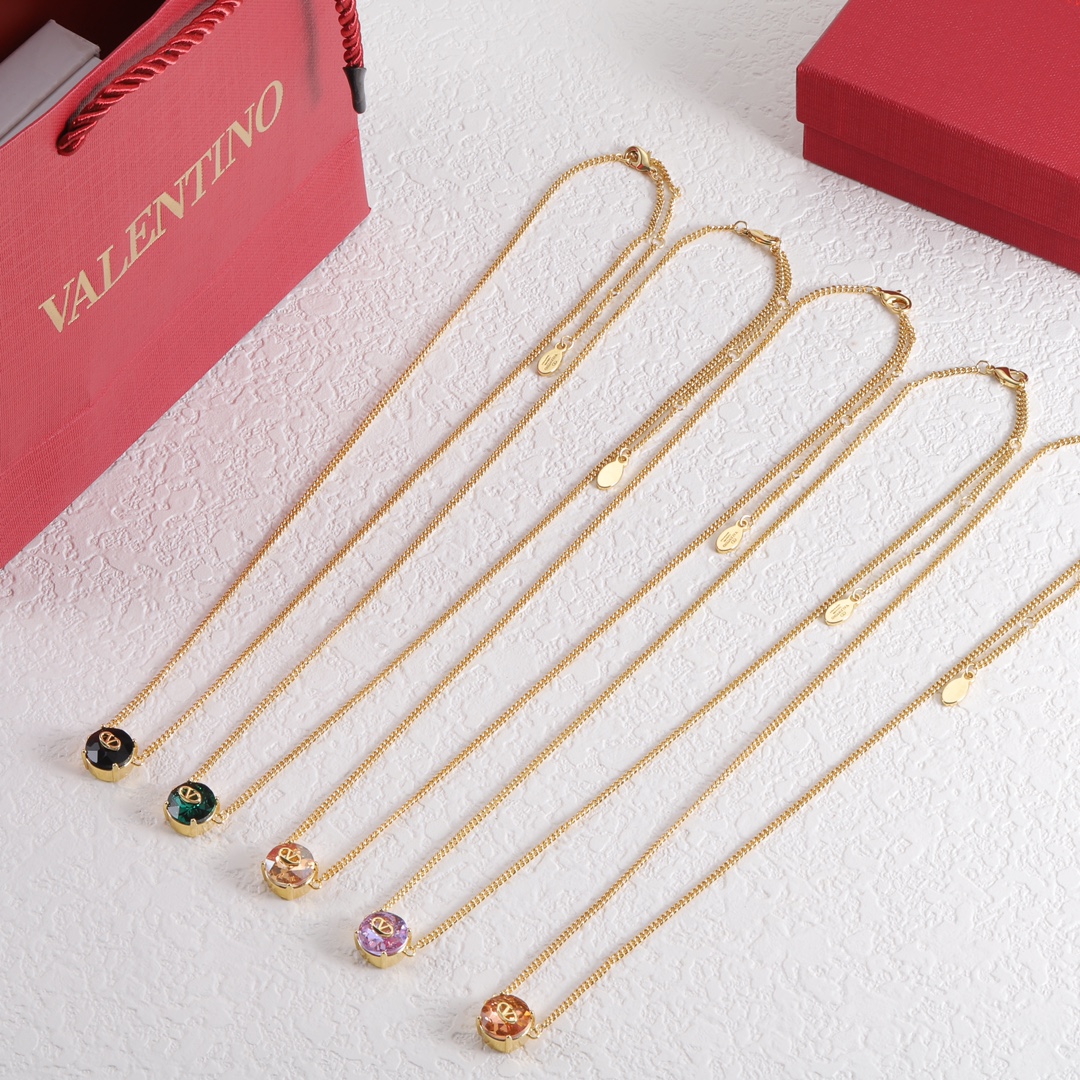 V styleGolden gem necklace