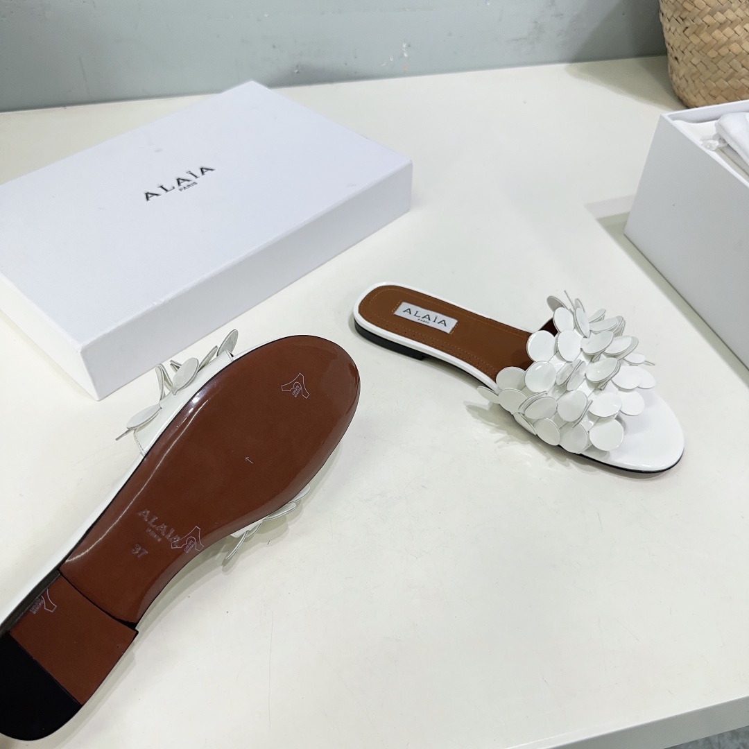 Alaia 2024 new round flower embellished flat sandals