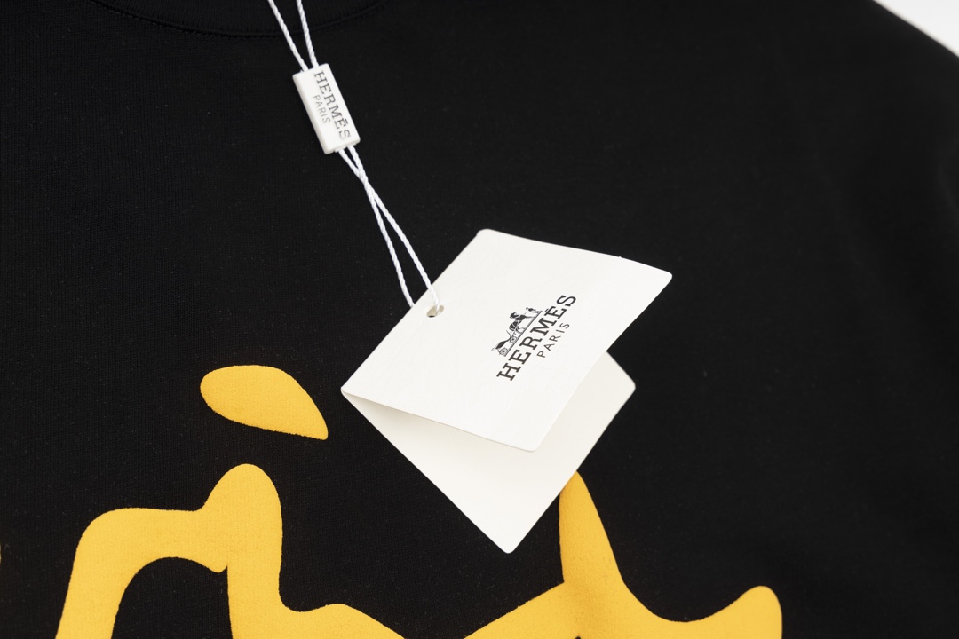 Hermes Summer Spring New Design Golden Logo Printed Fashion and Leisure Unisex T-shirt
